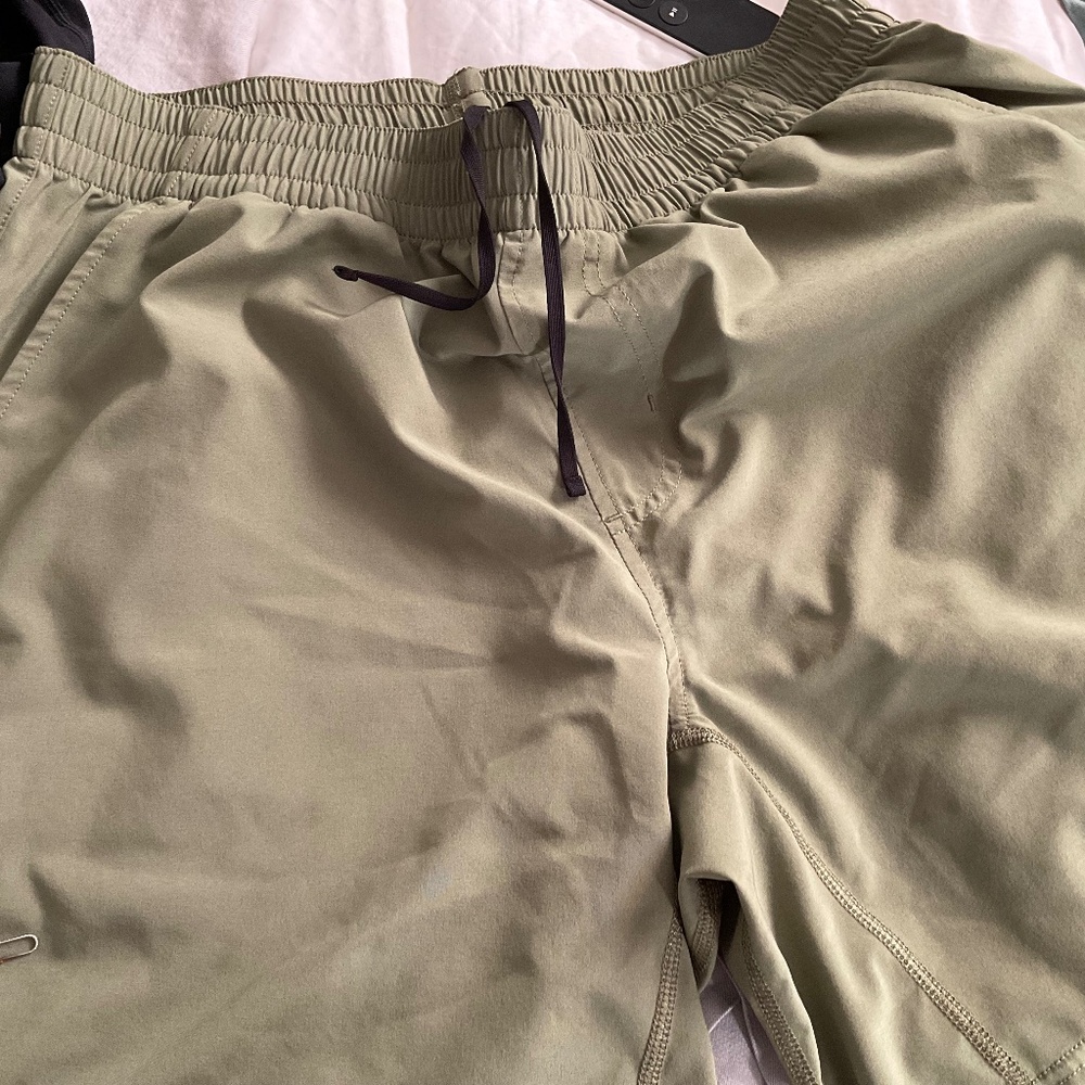 Rhone Mako medium Green  gym shorts